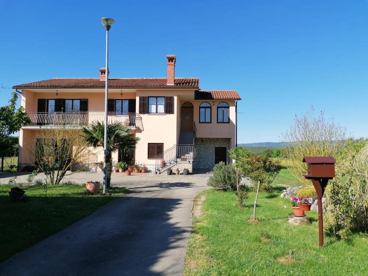 Apartman Martina Apartamento Kršan Exterior foto